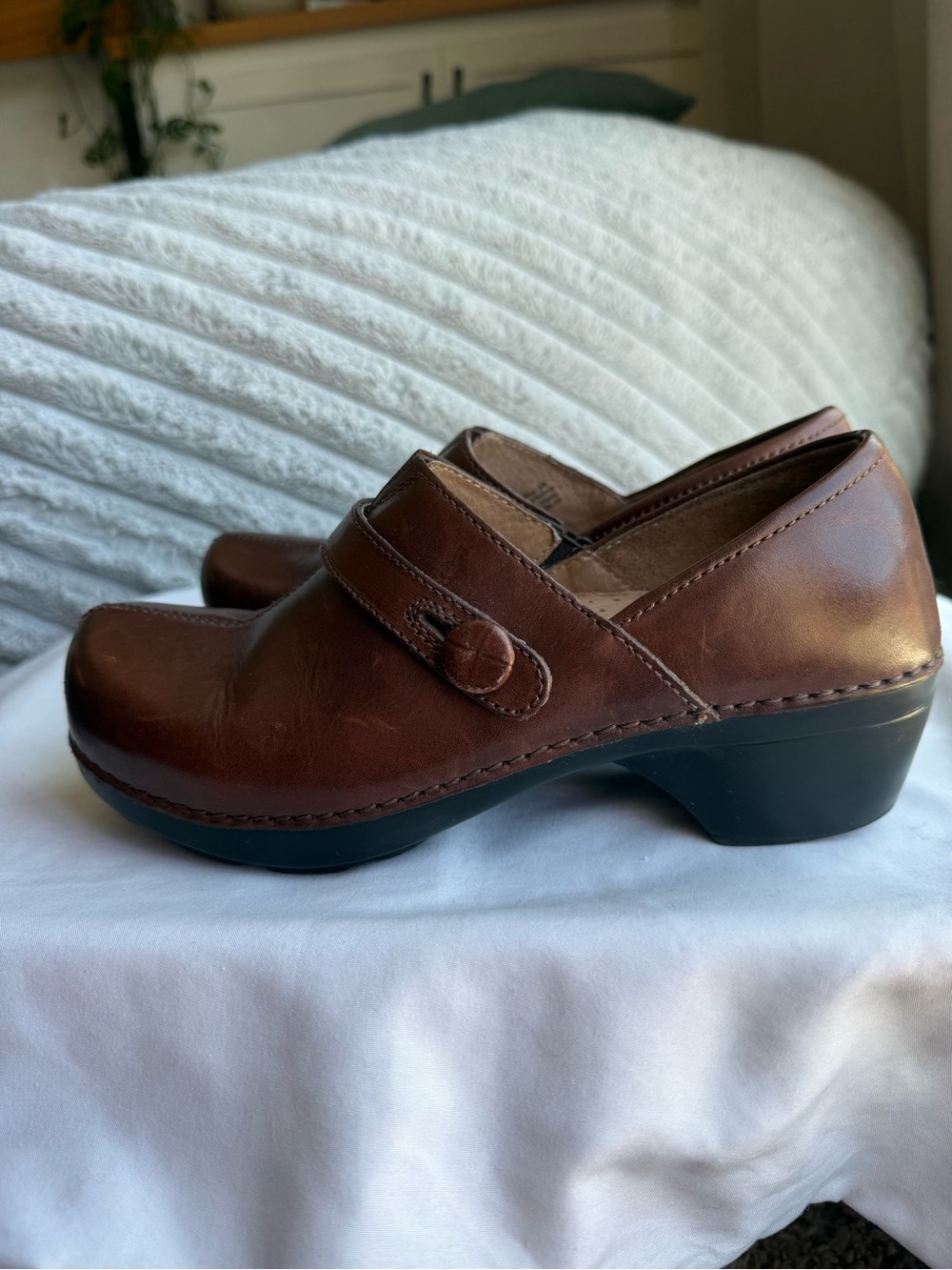 Dansko Brown Leather Slip-On Clogs with Button Accent EU 38 US Women’s 7.5/8